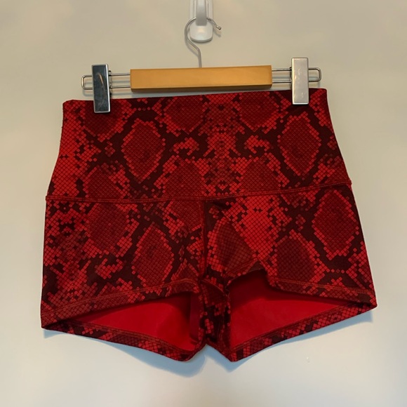 Lululemon Boogie Short (Roll Down) - Picture 3 of 6